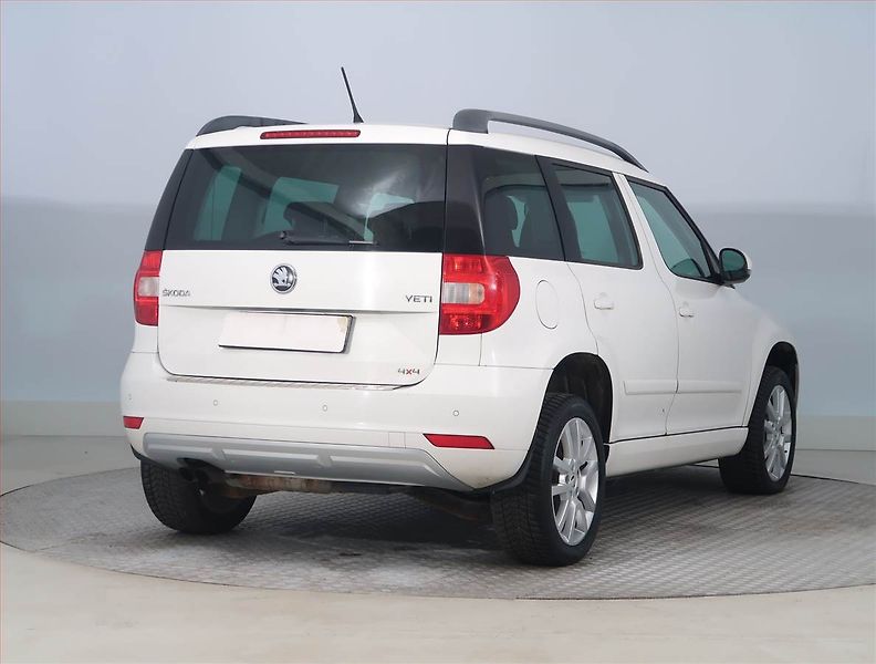 Škoda Yeti (2014) 2.0 TDI, 4X4, Park. senzory - fotka 5 z 16