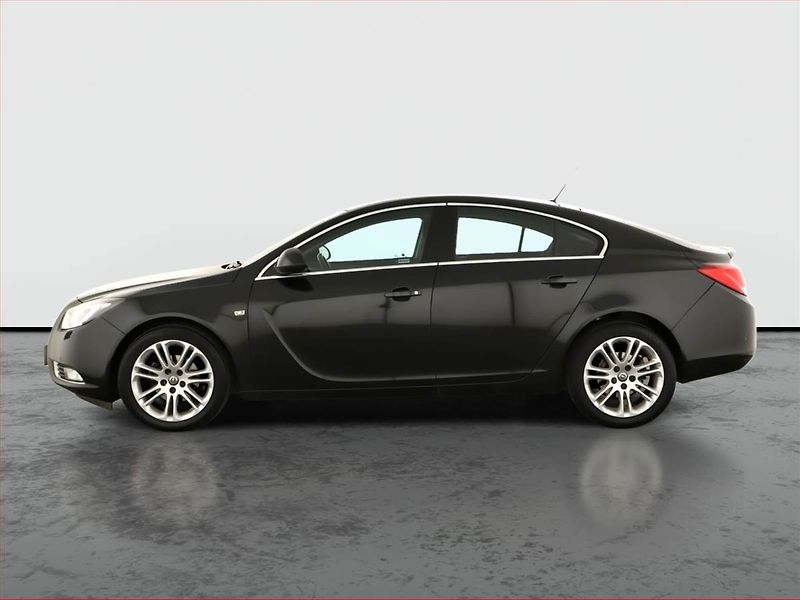 Opel Insignia (2010) 1.8, Tempomat, Park. senzory - fotka 3 z 14