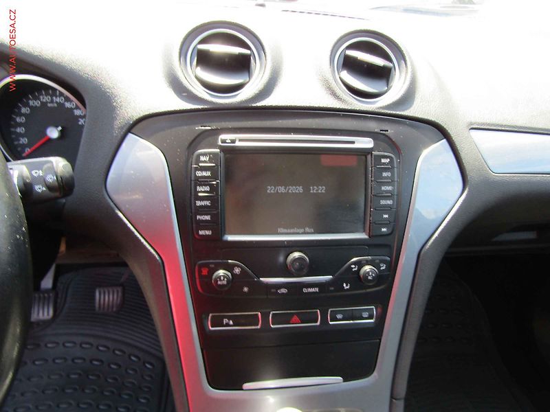 Ford Mondeo (2012) 2.0TDCi, AC, TZ, park.asist - fotka 15 z 21