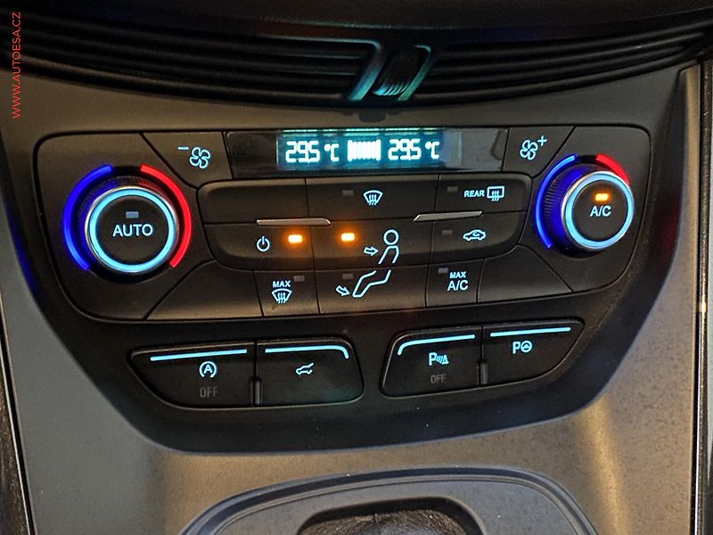 Ford Kuga (2018) 2.0 TDCi 4x4, Titanium, AT - fotka 15 z 17