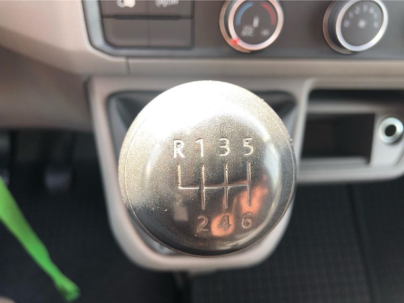 Volkswagen Crafter 2.0 TDI L2H2 - fotka 21 z 30