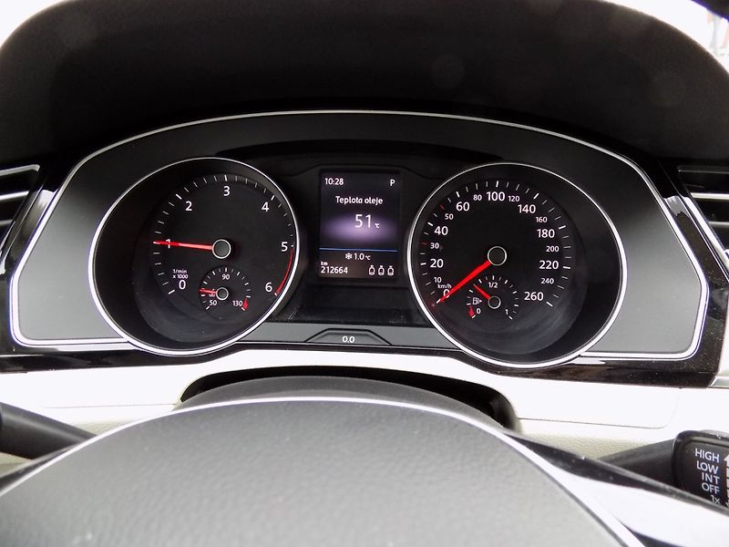 Volkswagen Passat (2017) 2.0TDI/DSG/4x4/NAVI/LED/ČR/ - fotka 29 z 42