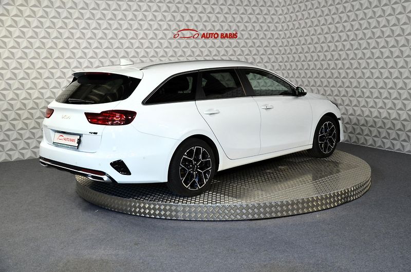 Kia Ceed (2023) SW 1.5TGDI 118 GT Line AT - fotka 5 z 15