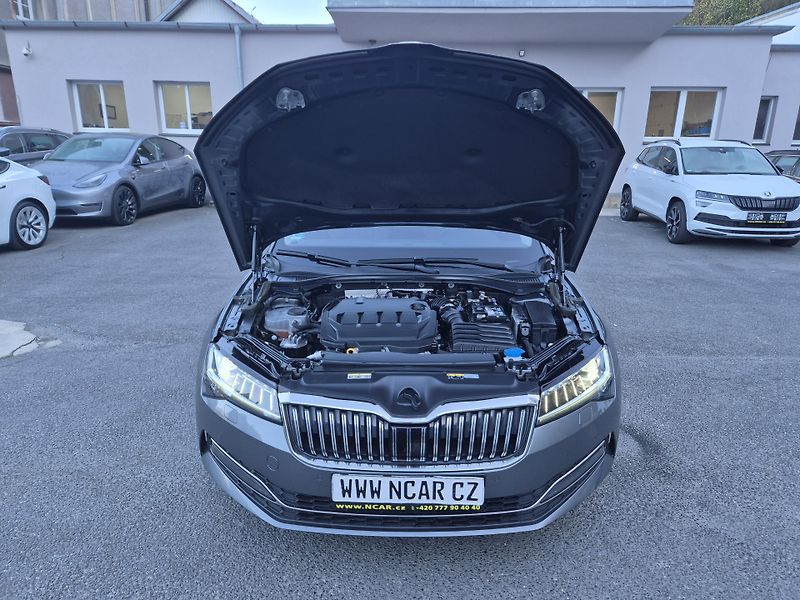 Škoda Superb Combi 2,0TDi DSG 110kw 17ALU - fotka 18 z 48