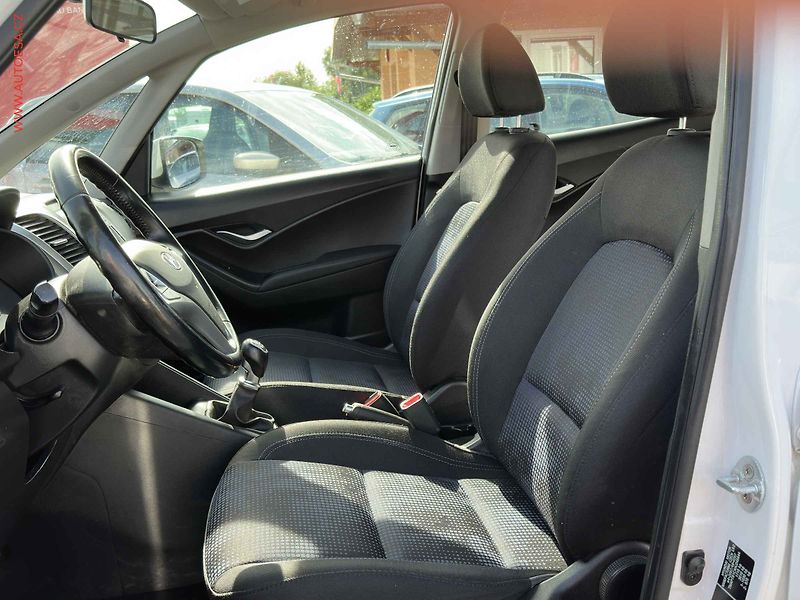 Hyundai ix20 (2017) 1.4i, 1.maj,ČR, Klima - fotka 11 z 19