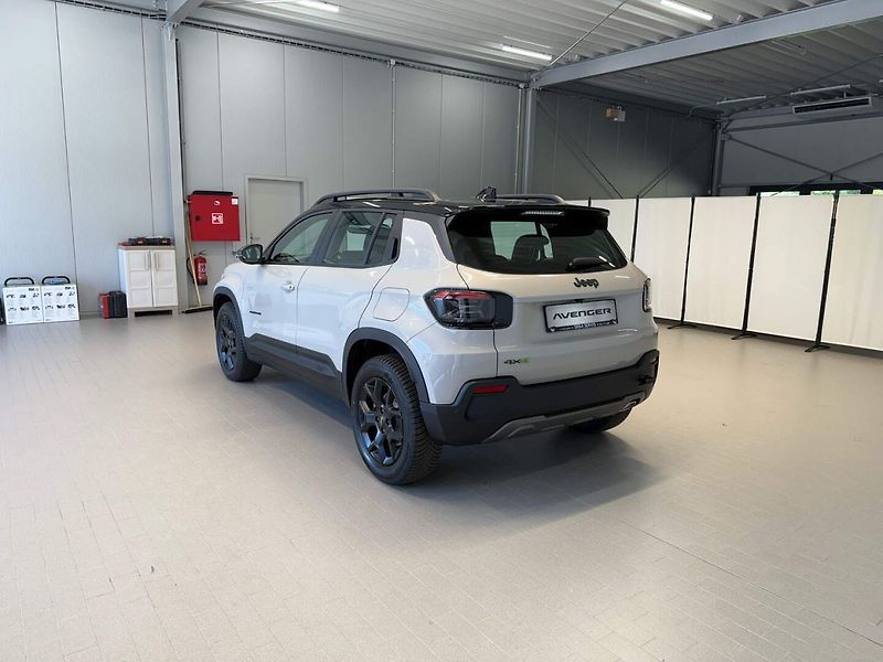 Jeep Avenger (2025) 4xe Upland 1.2 Turbo e-Hybrid - fotka 3 z 22