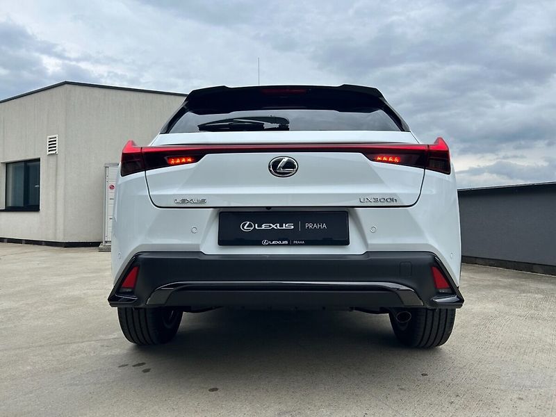 Lexus UX 300h 300h 2.0L HEV F SPORT DESIGN - fotka 3 z 10