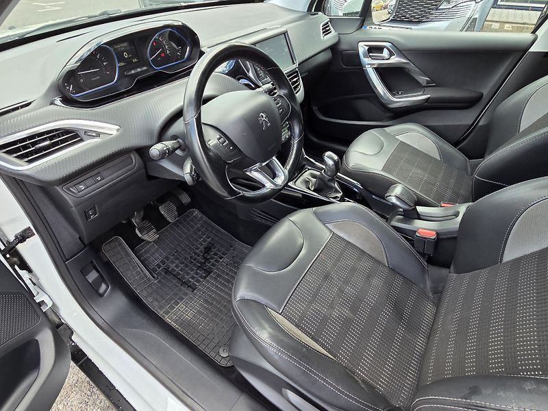 Peugeot 2008 (2016) 1.2 PT 110 ALLURE MAN 5 - fotka 9 z 29