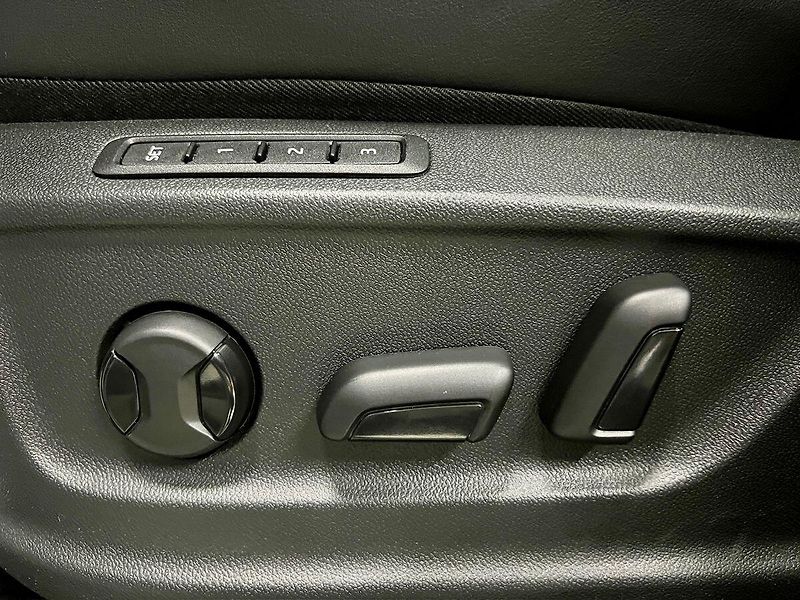 Škoda Kodiaq 2.0 TDI DSG 4X4 SPORTLINE, ACC - fotka 27 z 32