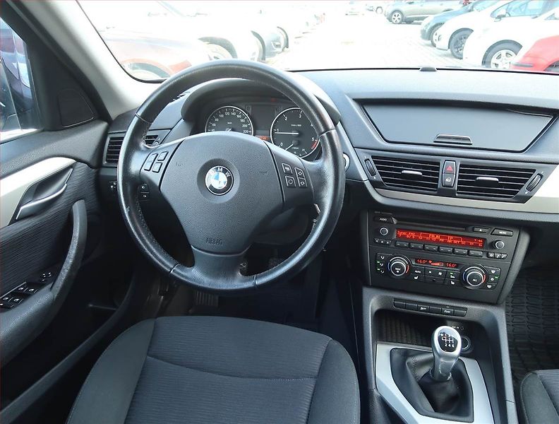 BMW X1 (2011) sDrive18d, Park. senzory - fotka 7 z 15