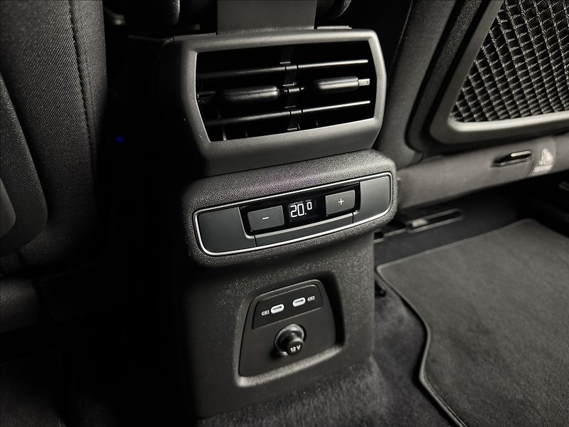 Audi Q4 e-tron 150kW Sport LED Kamera HUD - fotka 16 z 48