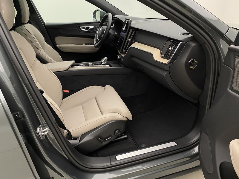 Volvo XC60 T8 AWD RECHARGE ULTRA BRIGHT - fotka 24 z 67