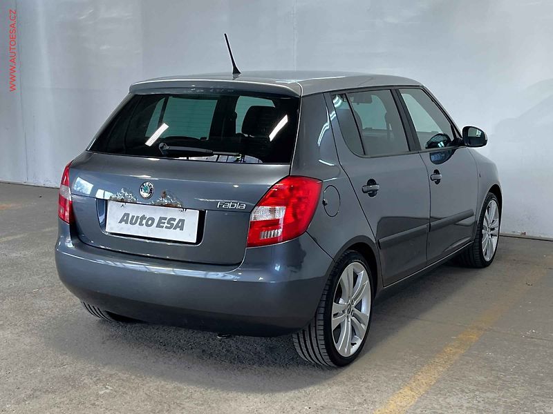Škoda Fabia (2011) 1.2 TSi, ČR, AC, STK1/28 - fotka 4 z 13