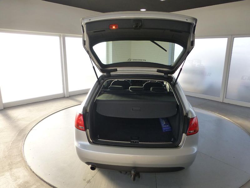 Audi A4 (2006) 1,6I**DIGIKLIMA**ALU**TAŽNÉ - fotka 24 z 25