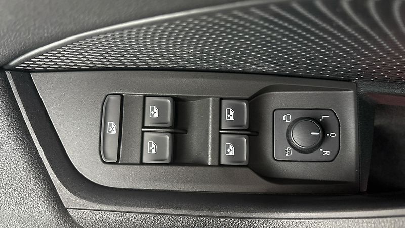 Škoda Octavia 2.0 TDI DSG Sportline - fotka 23 z 29