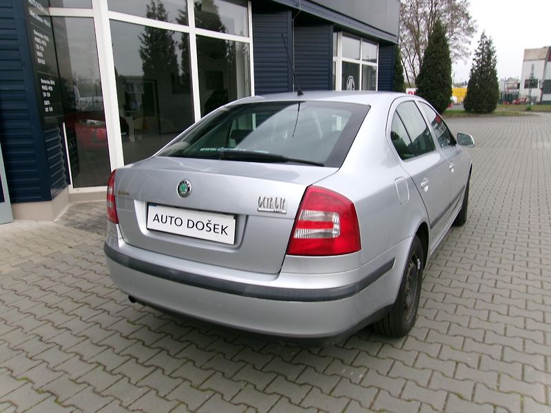 Škoda Octavia (2008) 1.6i - fotka 5 z 15