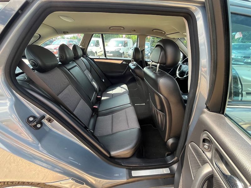 Mercedes-Benz Třídy C C 220 CDI Avantgarde - fotka 22 z 32