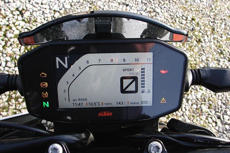 KTM 890 Duke R 121PS ČR 1. maj. - ZADÁNO! - fotka 20 z 34