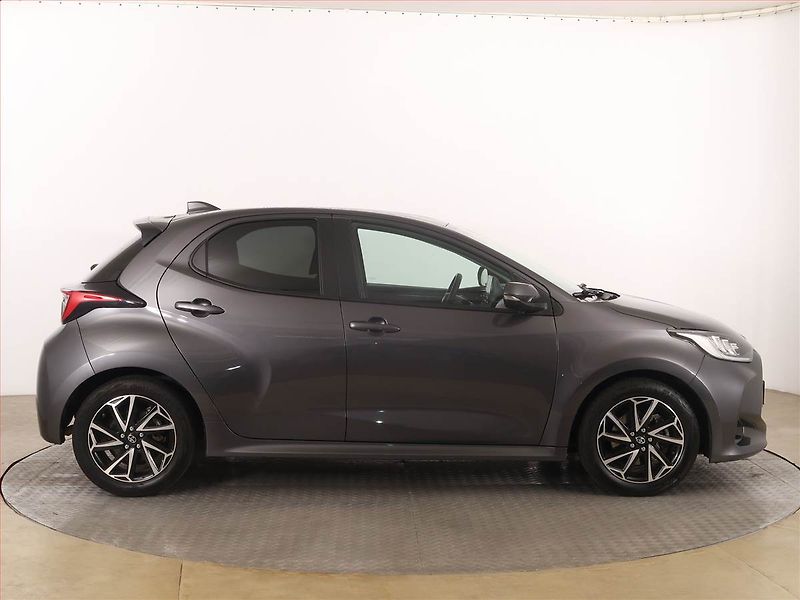 Toyota Yaris (2023) 1.5 VVT-i Hybrid, Automat - fotka 6 z 18
