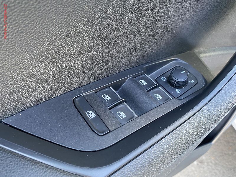 Škoda Karoq (2018) 1.5 TSi, Style, DSG, LED, - fotka 13 z 18