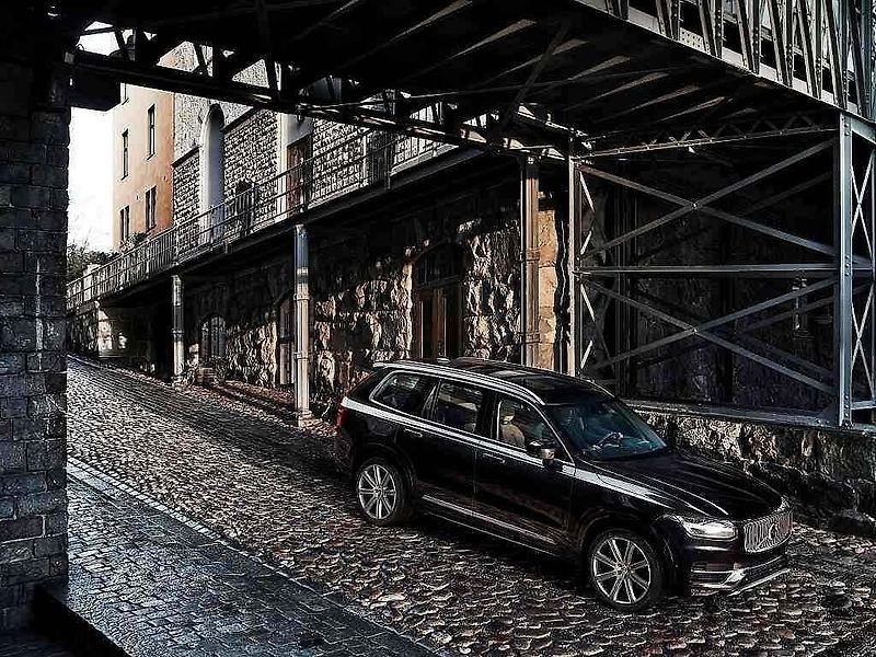 Volvo XC90.