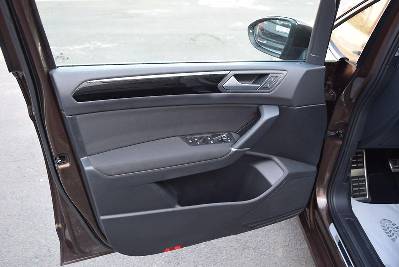 Volkswagen Touran (2018) 1.4TSI 110kw COMFORTLINE 7MÍST - fotka 22 z 51
