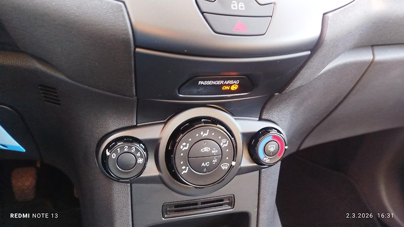 Ford Fiesta (2013) 1.25 16v  60 kw top stav - fotka 10 z 28