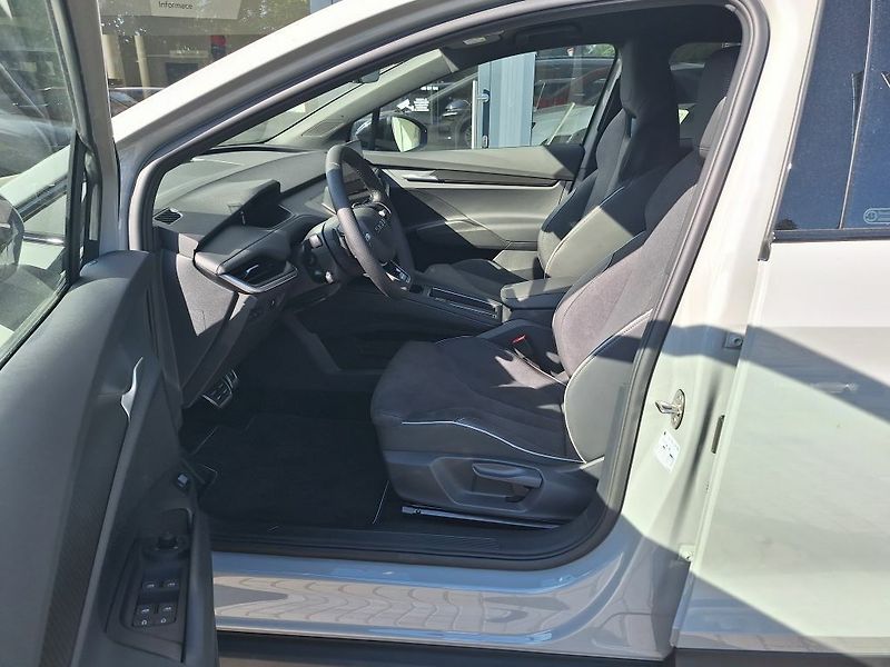 Škoda Elroq Sportline 85Kwh 210kW - fotka 10 z 11