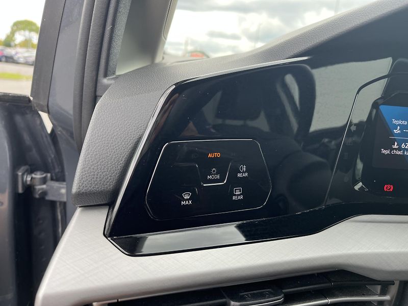 Volkswagen Golf 1.5 TSi  110 kW ČR - fotka 26 z 34