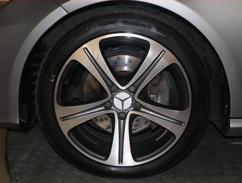 Mercedes-Benz Třídy E (2011) Avantgarde E 350 CDI 4MATIC - fotka 15 z 17