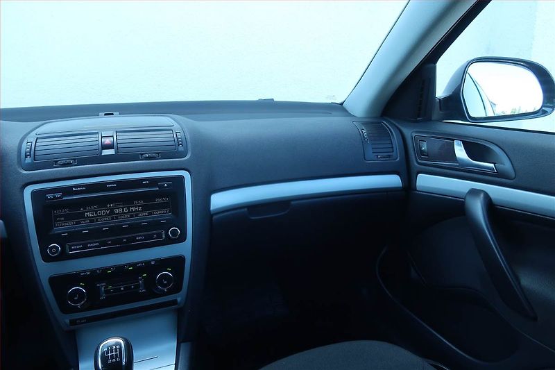 Škoda Octavia (2012) Ambition 1.2 TSI, Serv.kniha - fotka 8 z 18