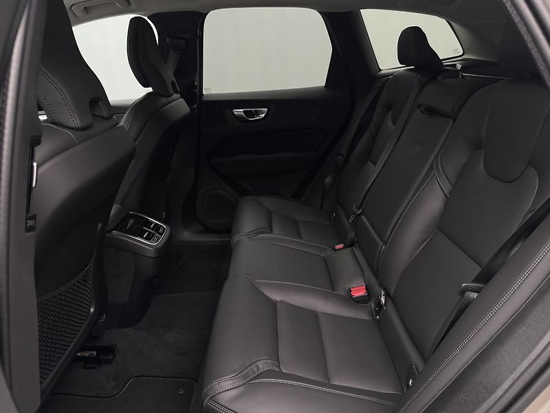 Volvo XC60 (2026) B5 AWD AUT DARK ULTRA - fotka 6 z 22