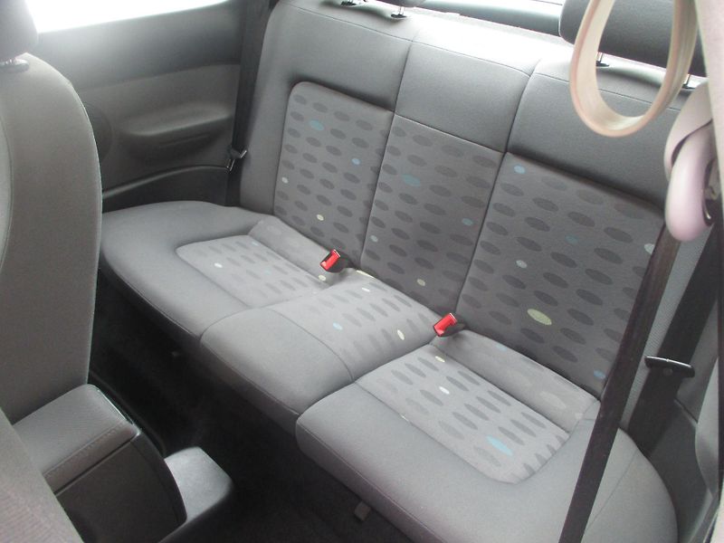 Volkswagen New Beetle 1.6i KLIMA NEHAVAROVANÉ - fotka 11 z 30