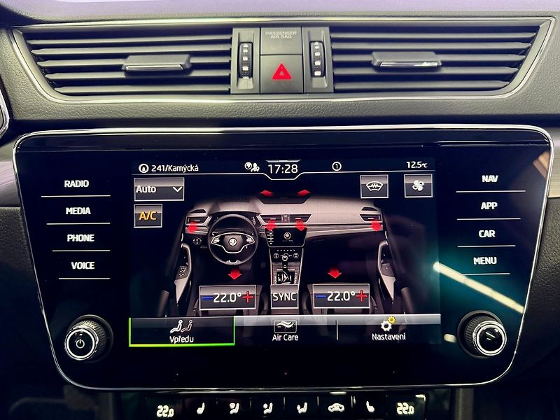 Škoda Superb 2.0TSI 140KW DSG STYLE, ACC, K - fotka 16 z 27