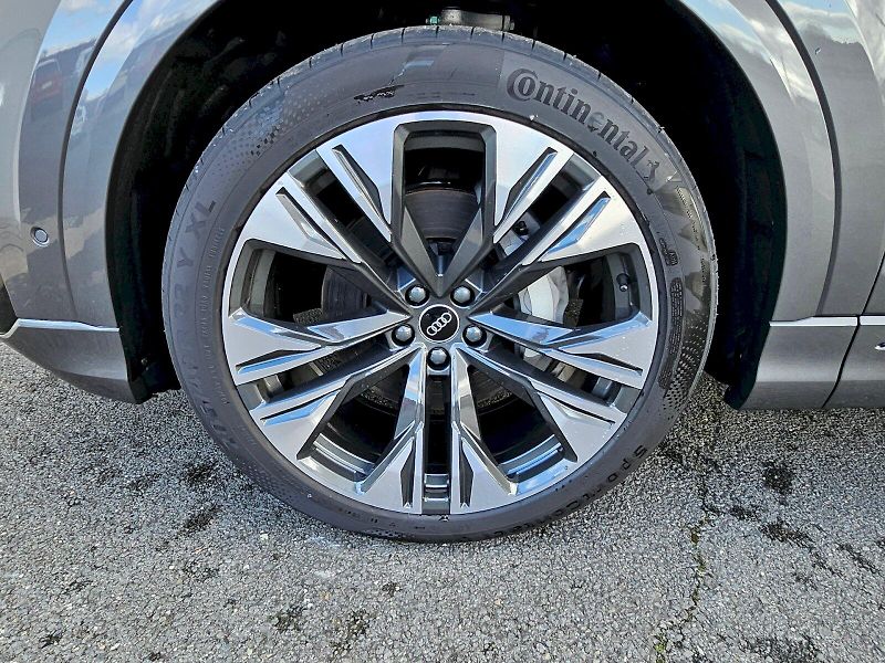 Audi Q8 (2025) 50 TDI 210kW quattro - fotka 29 z 32
