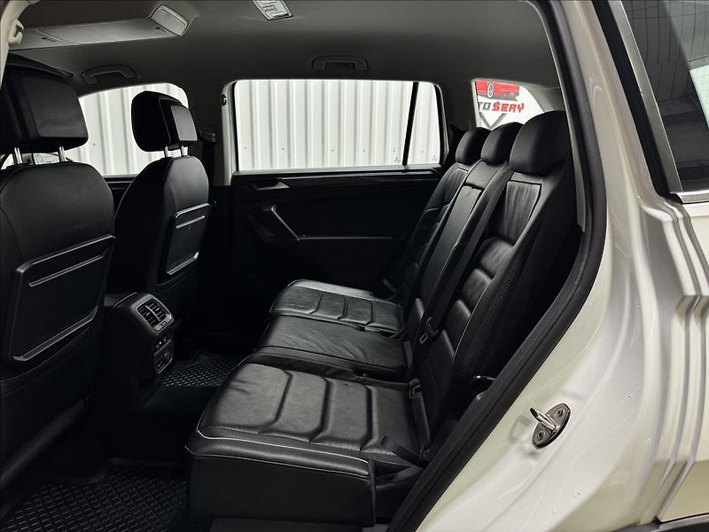 Volkswagen Tiguan Allspace R-LINE 140kW 4M HUD DCC LED - fotka 38 z 52