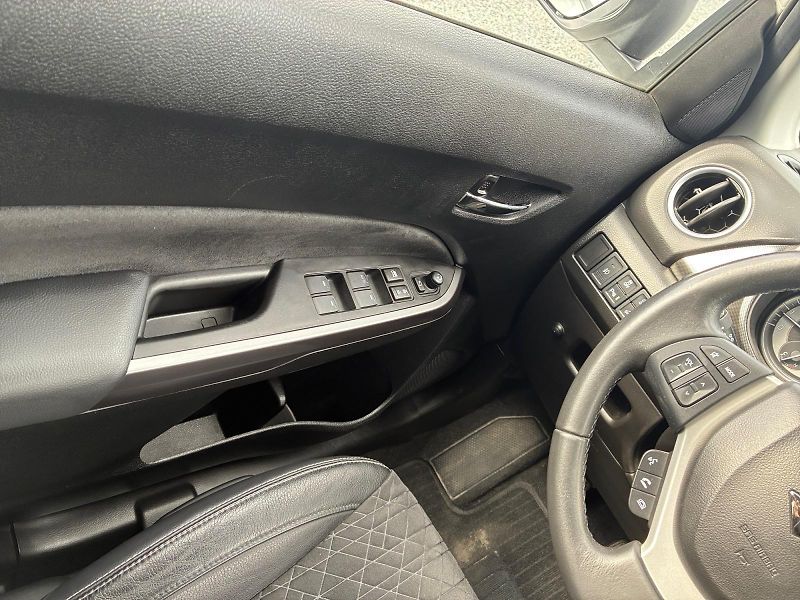 Suzuki Vitara (2023) ELEGANCE 1.4HEV 95kW 4x4 CZ - fotka 11 z 11