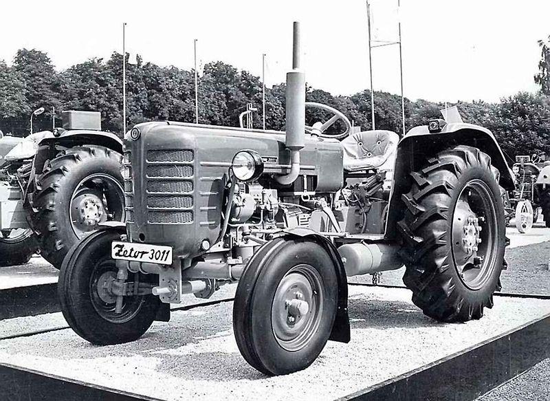Zetor 3011, vyráběný od roku 1960 (sériově 1962–1967) v Brně, byl průkopnickým modelem unifikované řady československých traktorů.