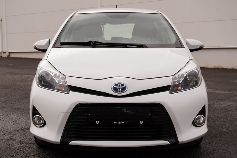 Toyota Yaris 1.5 Hybrid LOUNGE - fotka 4 z 23