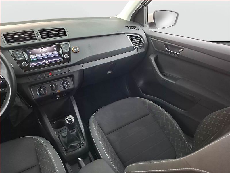 Škoda Fabia (2022) Ambition 1.0 TSI, ČR,1.maj - fotka 8 z 14