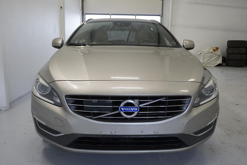 Volvo V60 D4 AUTOMAT - fotka 2 z 29