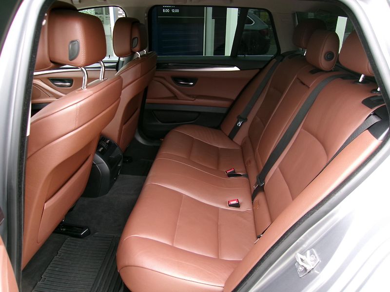 BMW Řada 5 (2010) 520d combi  - fotka 10 z 28