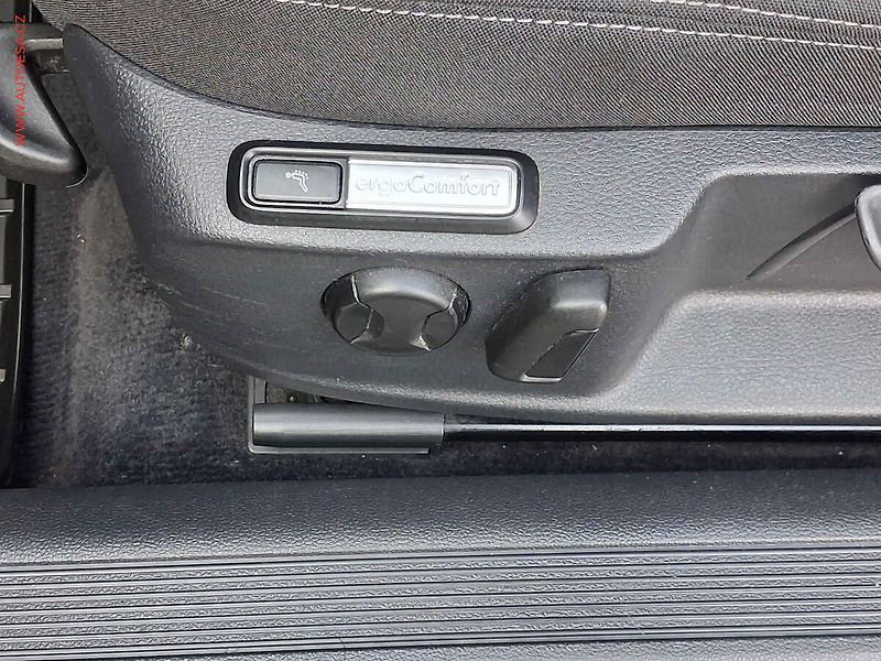 Volkswagen Passat (2017) 2.0TDi, DSG, navi - fotka 12 z 21