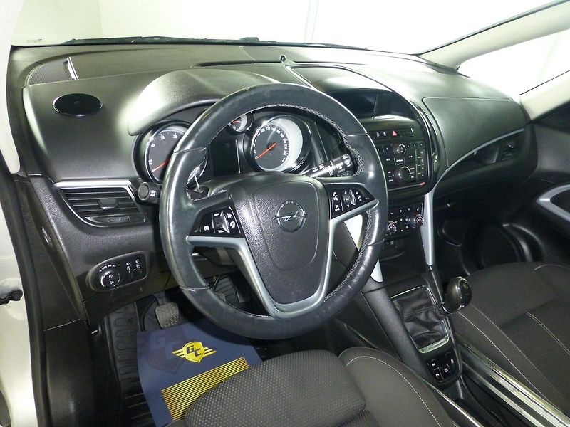 Opel Zafira (2012) 2,0CDTI-121KW*VYHŘ.SED***7MÍST - fotka 11 z 23
