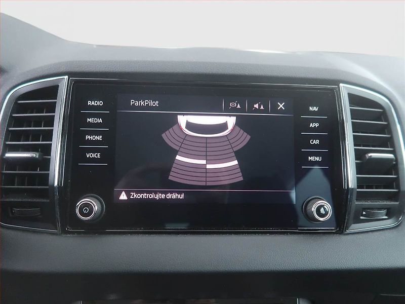 Škoda Karoq (2020) 1.6 TDI, Navi, Tempomat - fotka 17 z 20