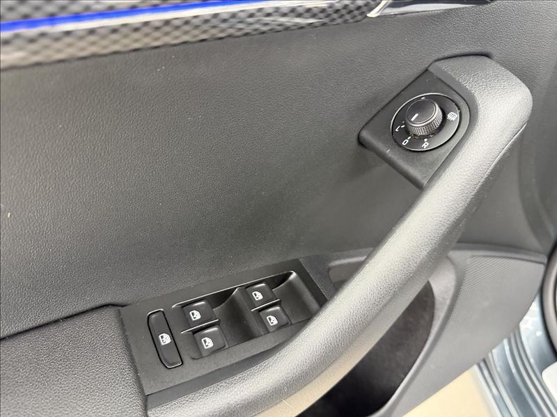 Škoda Octavia 2,0 TSI, VRS, DSG, SPORTSOUND - fotka 17 z 33