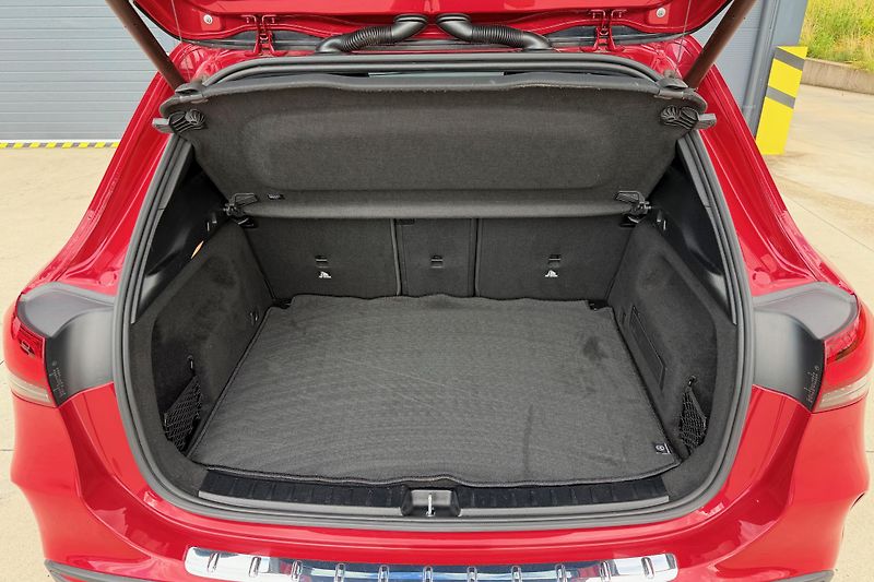 Mercedes-Benz GLA (2021) GLA 220d 4Matic AMG Line - fotka 24 z 121