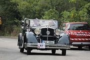 Na akci Jízda do vrchu a výstava historických vozidel se představilo na tři sta automobilů a motocyklů.