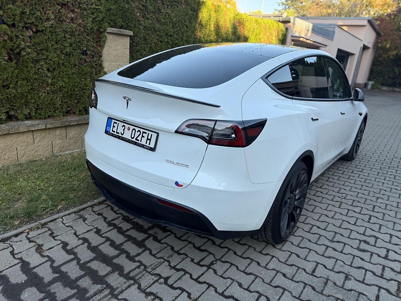 Tesla Model Y (2023) Performance-540PS-AWD-HW-4 - fotka 9 z 18