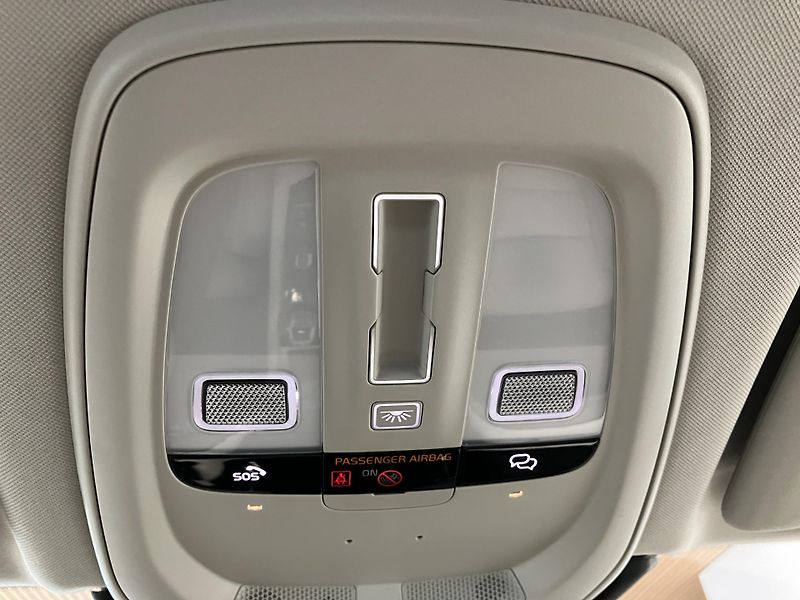 Volvo XC60 B5 AWD Ultra Bright-REZERVACE - fotka 52 z 53